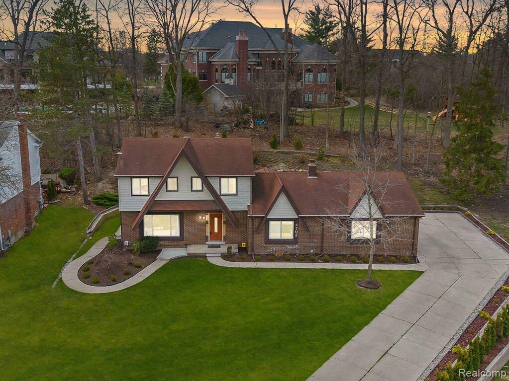 4702 Hardwoods Drive, West Bloomfield Twp, MI 48323 MLS 20230027329