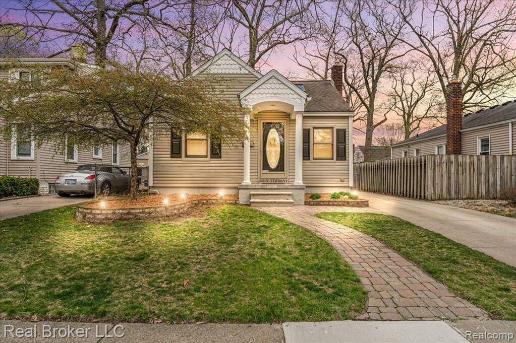 310 N Vermont Avenue, Royal Oak, MI 48067 MLS 20230030455 properties