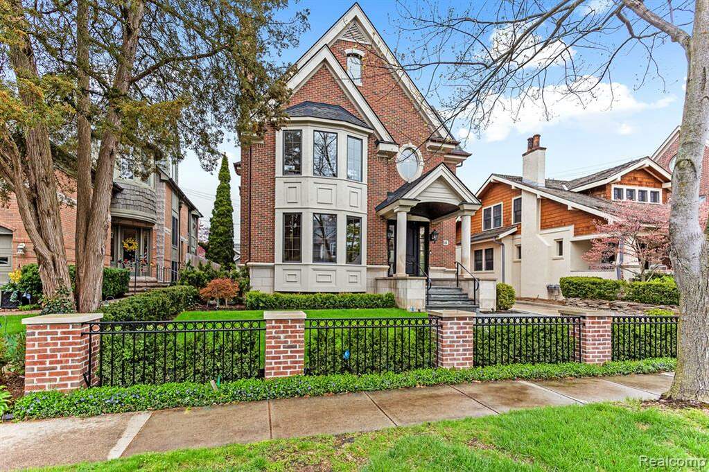 550 Henrietta Street, Birmingham, MI 48009 MLS 20230033863 properties