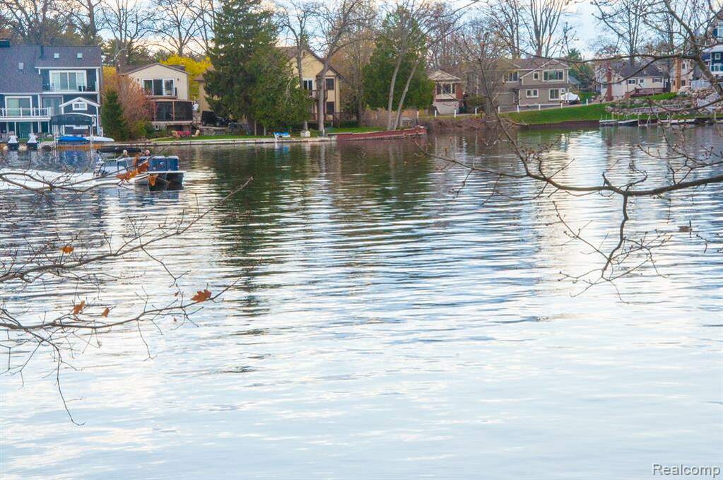 694 Victoria Island, Lake Orion Vlg, MI 48362 MLS 20230034662