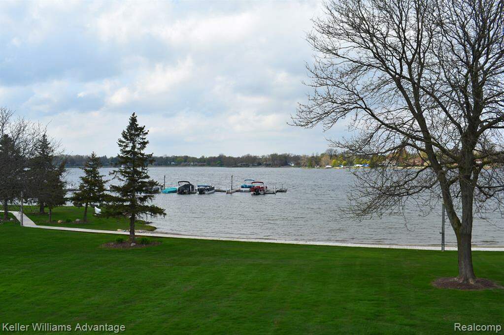3402 Adams Shore Drive, Waterford Twp, MI 48329 MLS 20230034996