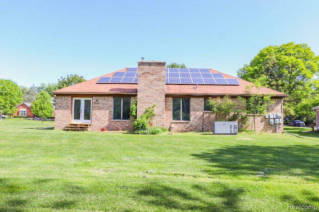 2045 Mcintosh Drive, Troy, MI 48098 MLS 20230035190 properties