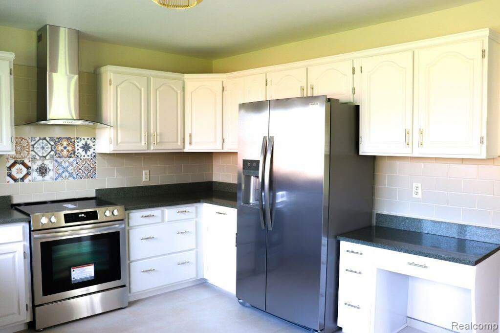 2045 Mcintosh Drive, Troy, MI 48098 MLS 20230035190 properties