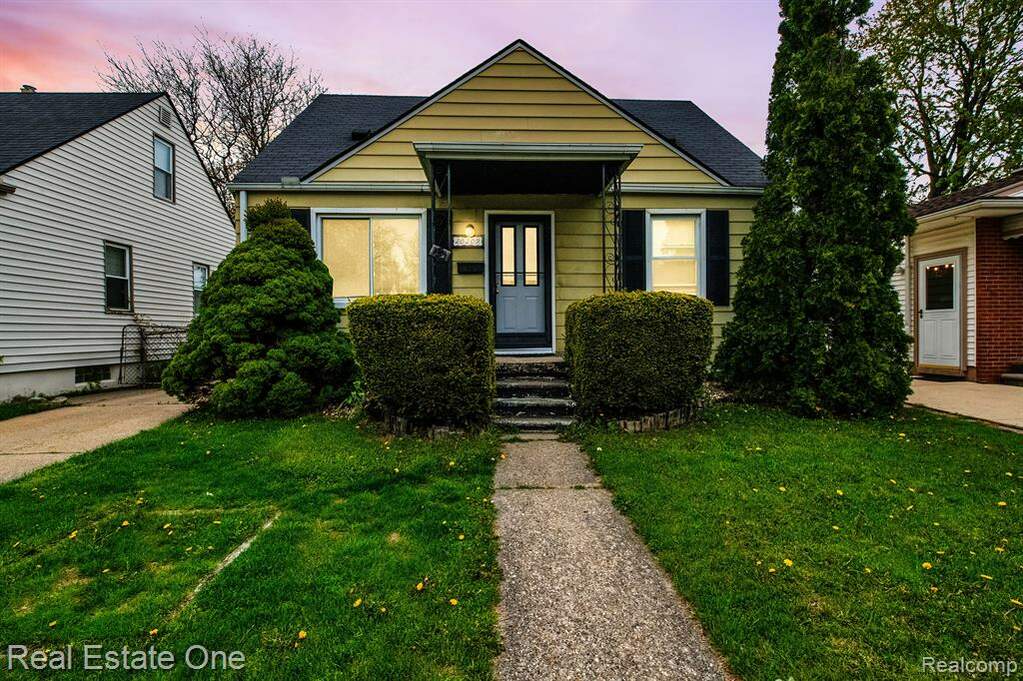 20209 Avalon Street, St. Clair Shores, MI 48080 MLS 20230035543