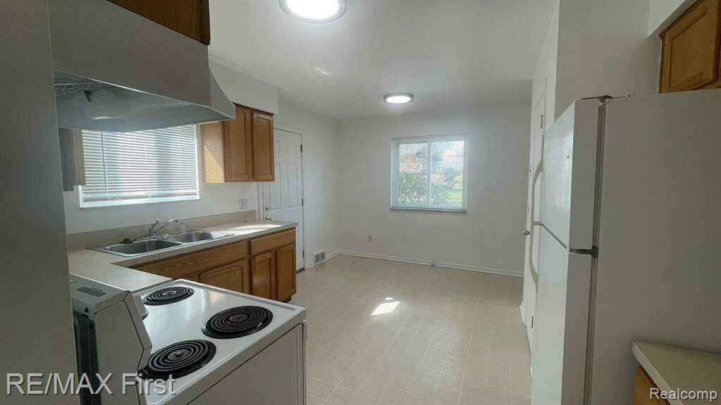 31937 Jefferson Avenue, St. Clair Shores, MI 48082 MLS 20230035714