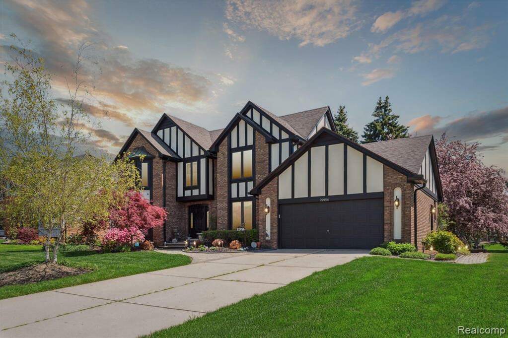 22956 Willowbrook Drive, Farmington Hills, MI 48335 MLS 20230036494