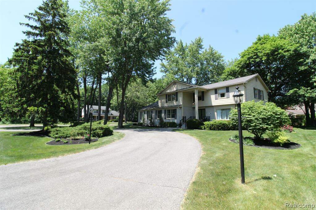 29001 Oak Point Drive, Farmington Hills, MI 48331 MLS 20230036868