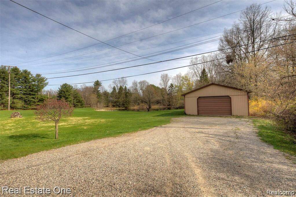 11450 Hyne Road, Brighton Twp, MI 48114 MLS 20230036896 properties SE Michigan