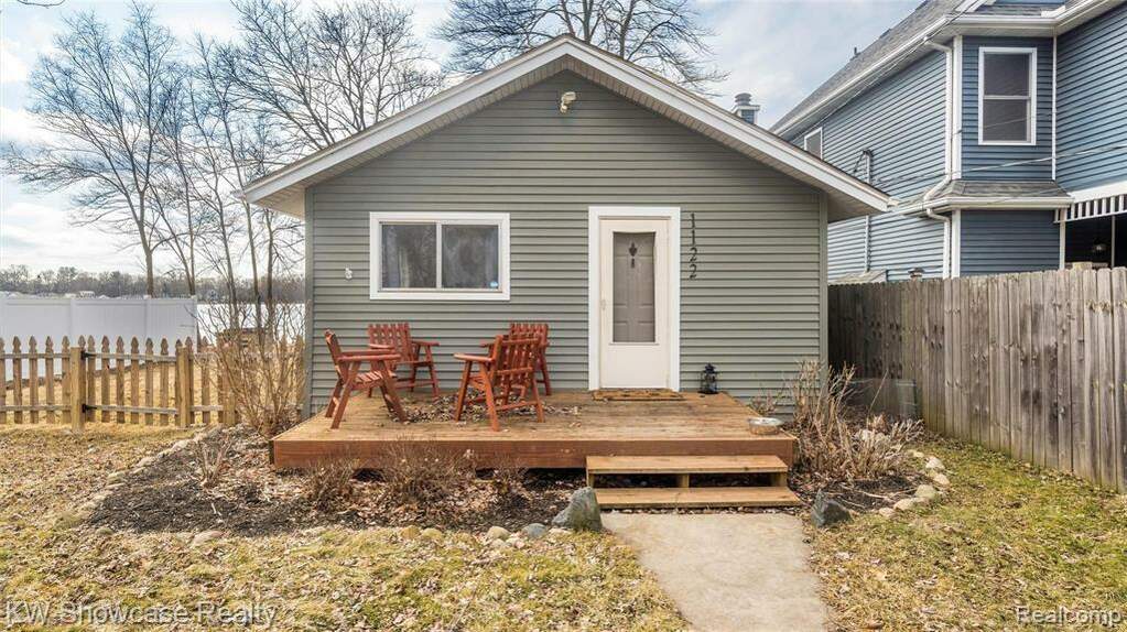 1122 Clearwater Blvd, White Lake Twp, MI 48386 MLS 20230037105