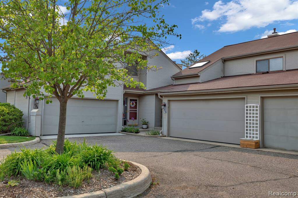 726 Hamilton Court, Rochester Hills, MI 48307 MLS 20230037889