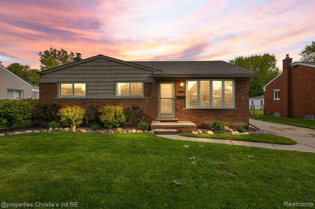 24031 Harvard Shore Drive, St. Clair Shores, MI 48082 MLS