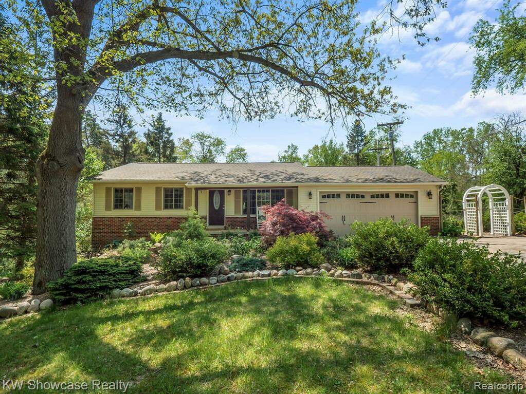 1825 W Dawson Road, Milford Twp, MI 48380 MLS 20230038402 properties