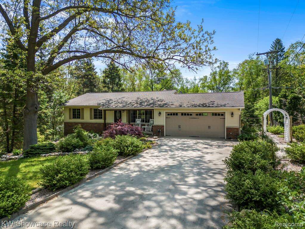 1825 W Dawson Road, Milford Twp, MI 48380 MLS 20230038402 properties