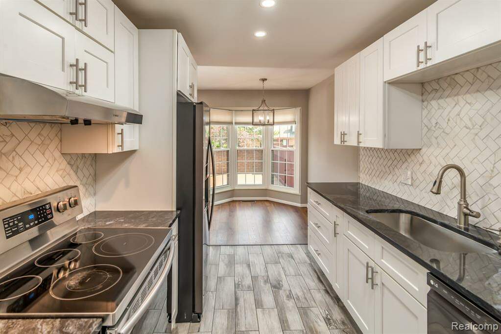 31117 Country Bluff, Farmington Hills, MI 48331 MLS 20230039399