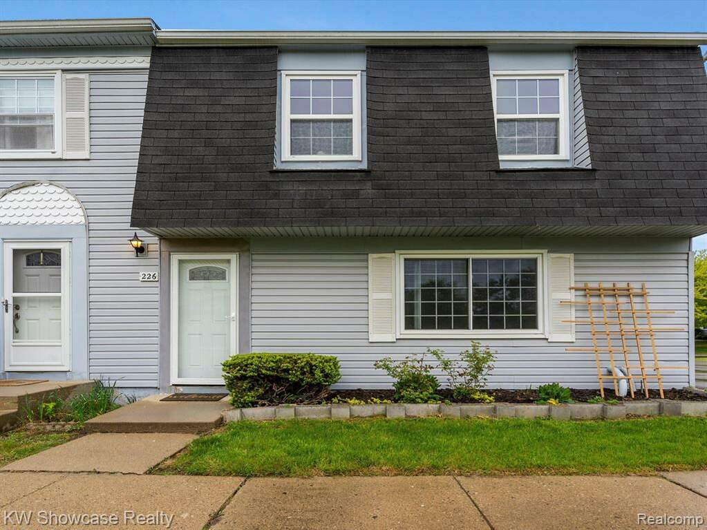 226 Aqueduct Drive, Walled Lake, MI 48390 MLS 20230039751