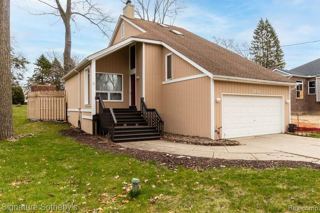 2181 Mapesbury Drive, West Bloomfield Twp, MI 48324 MLS 20230040047