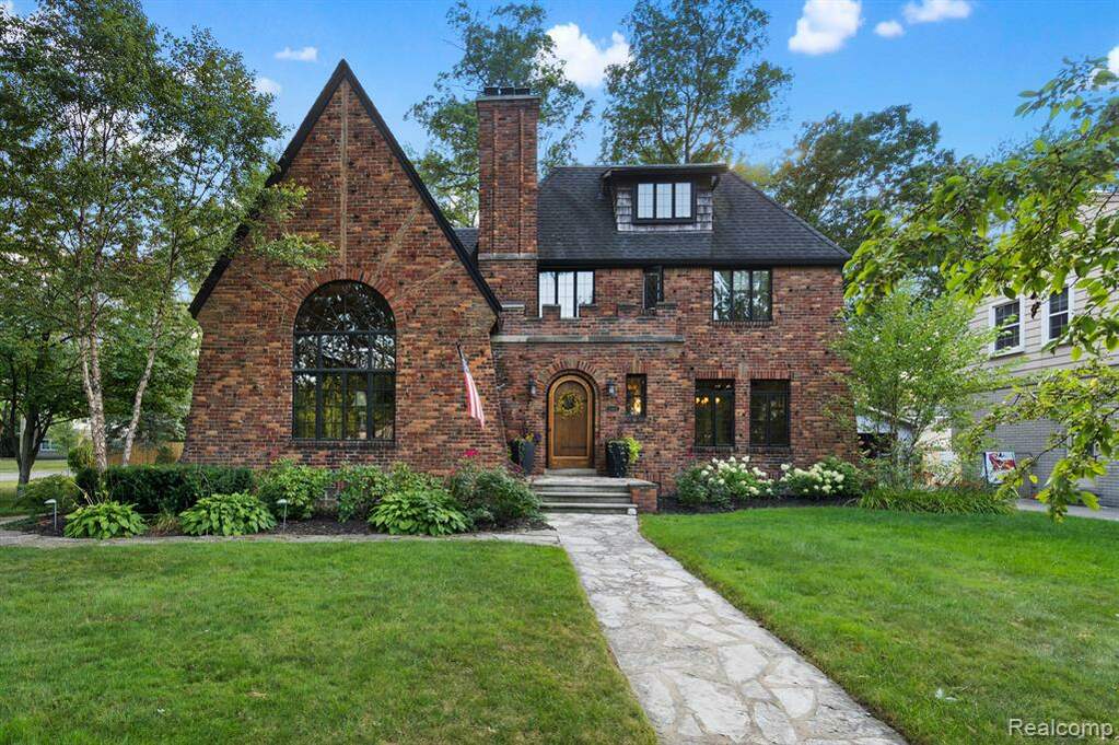 1305 Whittier Road, Grosse Pointe Park, MI 48230 MLS 20230041961 properties REMI Christie