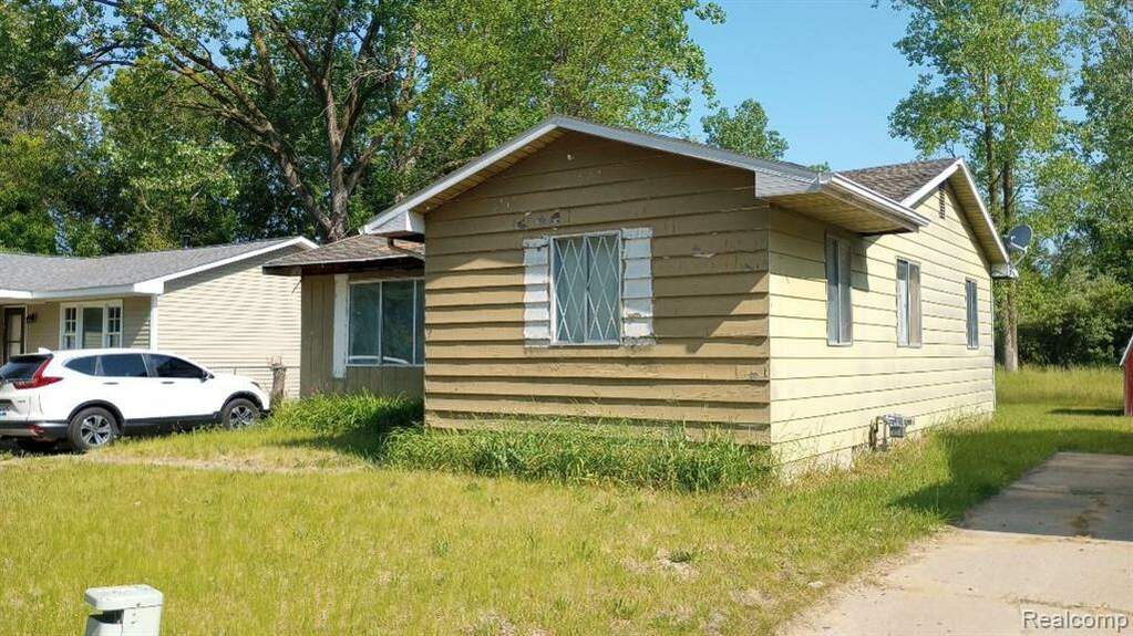 2805 Tiptree Path, Flint, MI 48506 MLS 20230043003 properties