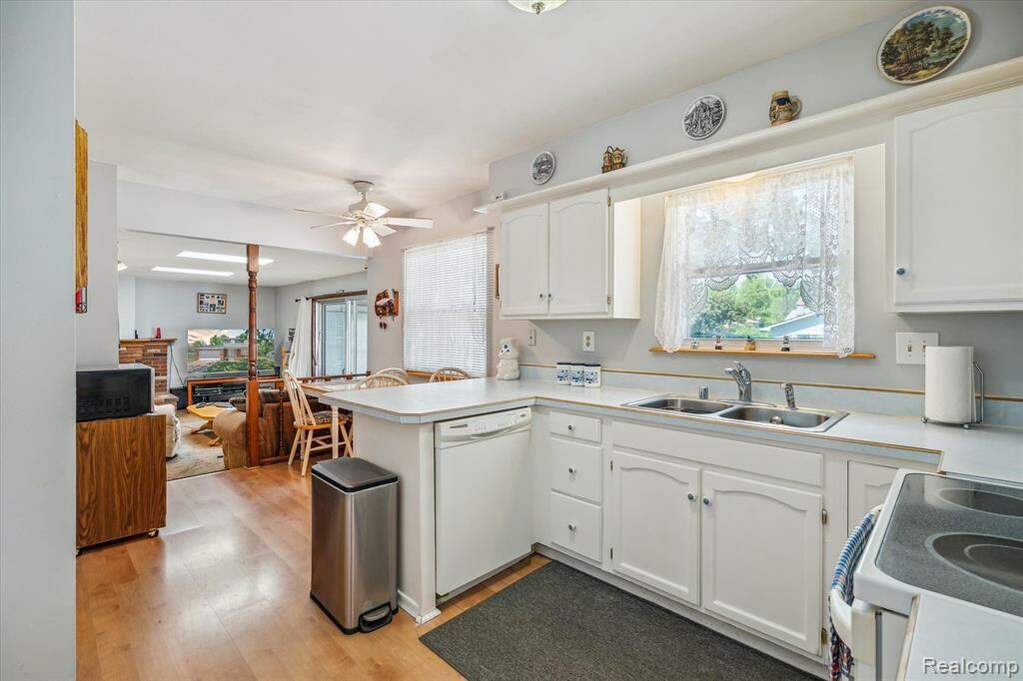 1171 Hollyhock Drive, Grand Blanc Twp, MI 48439 MLS 20230043141 properties SE Michigan