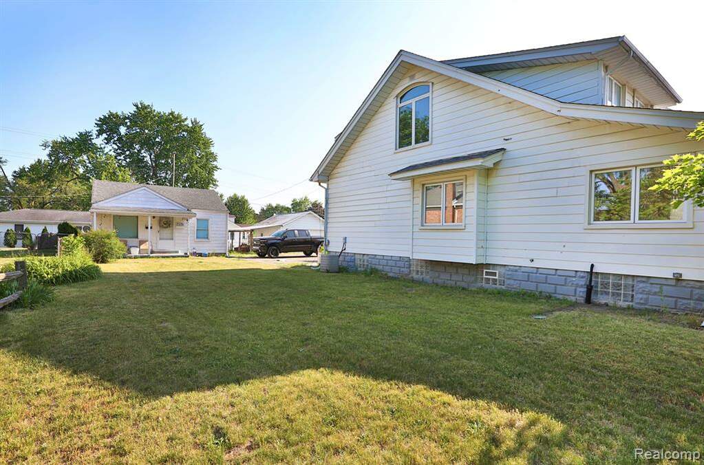 25763 Gibraltar Road, Flat Rock, MI 48134 MLS 20230043696 properties