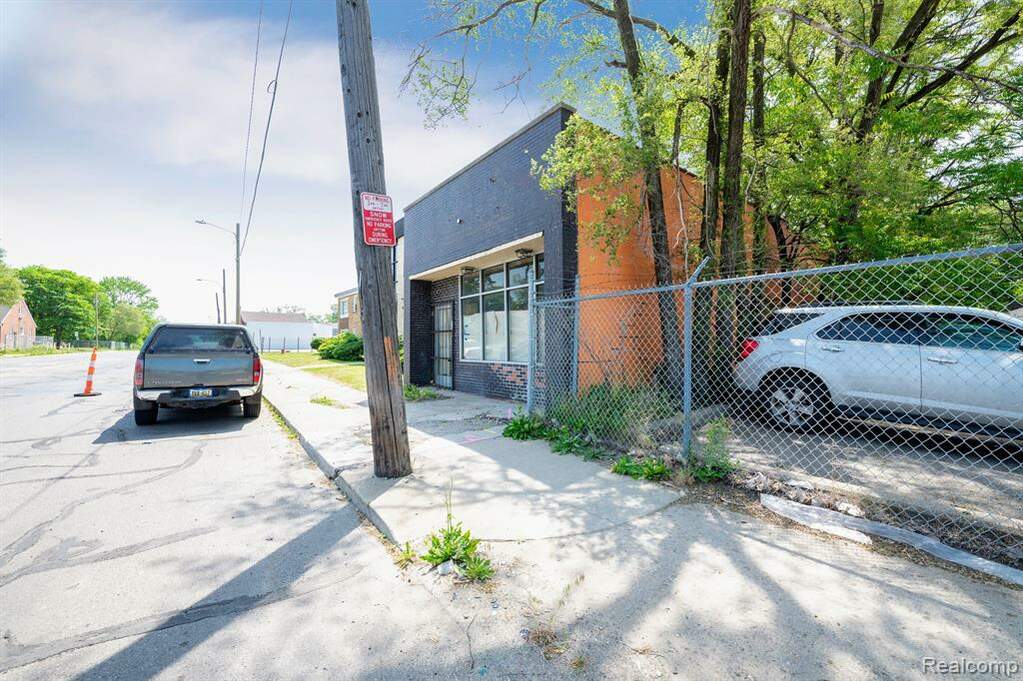 16025 Schoolcraft Street, Detroit, MI 48227 MLS 20230044030