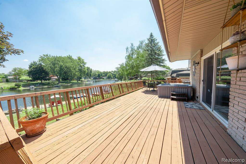 881 Bogie Lake Road, White Lake Twp, MI 48383 MLS 20230045045