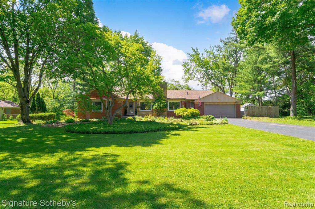 28211 Wildwood Trail, Farmington Hills, MI 48336 MLS 20230045144