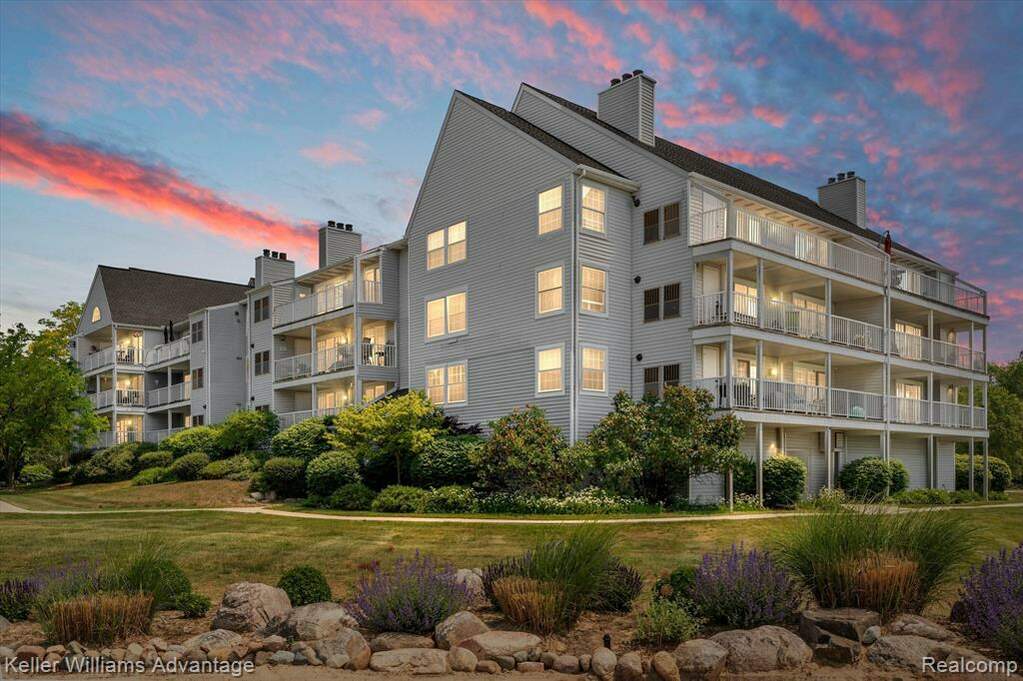 3565 Port Cove Drive 77, Waterford Twp, MI 48328 MLS 20230045534