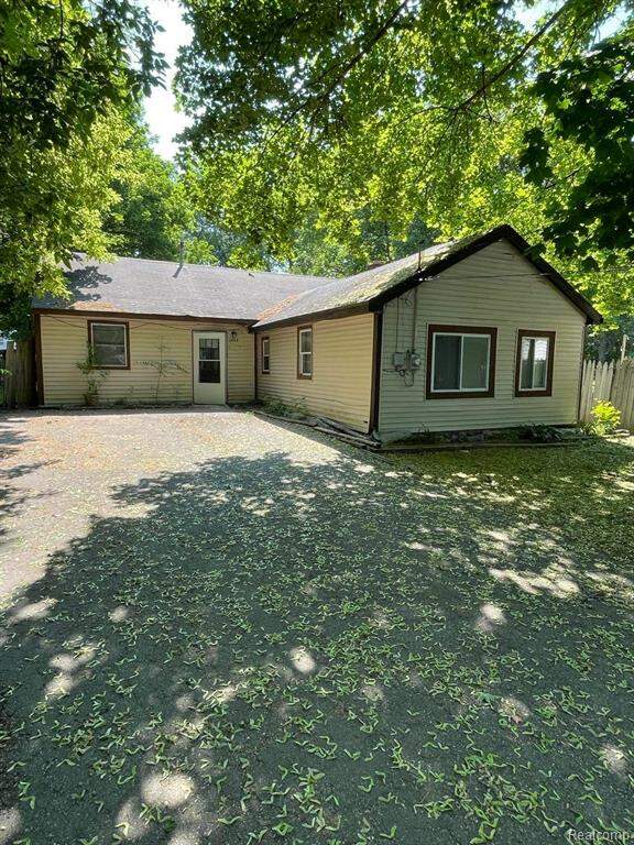 1888 Manse Road, Waterford Twp, MI 48328 MLS 20230045960 properties