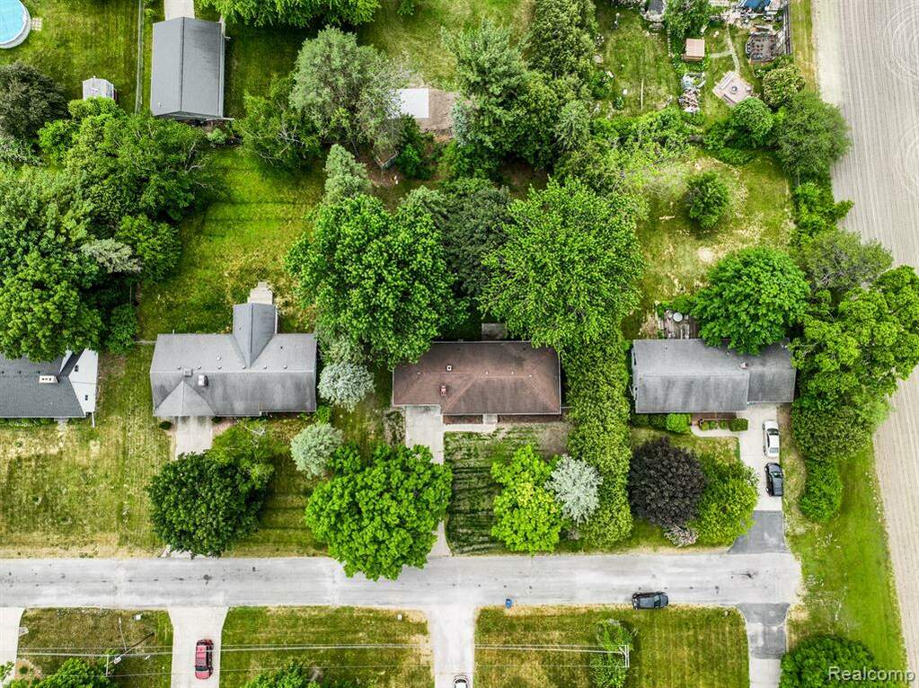 5191 Clara Drive, Saginaw Twp, MI 48638 MLS 20230046000