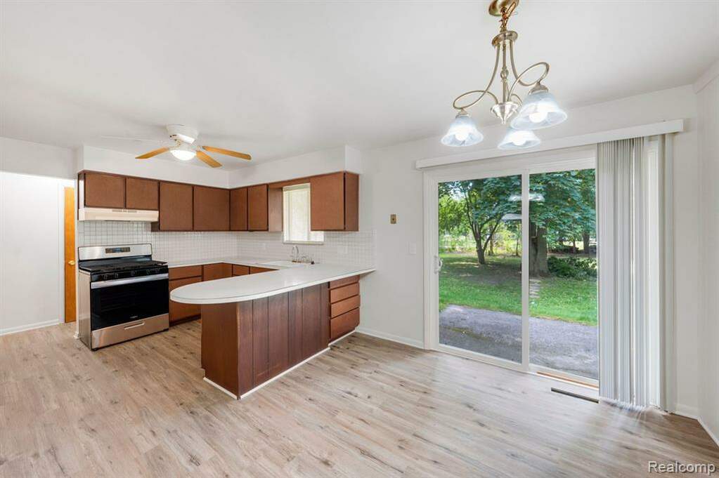 5191 Clara Drive, Saginaw Twp, MI 48638 MLS 20230046000 properties SE Michigan