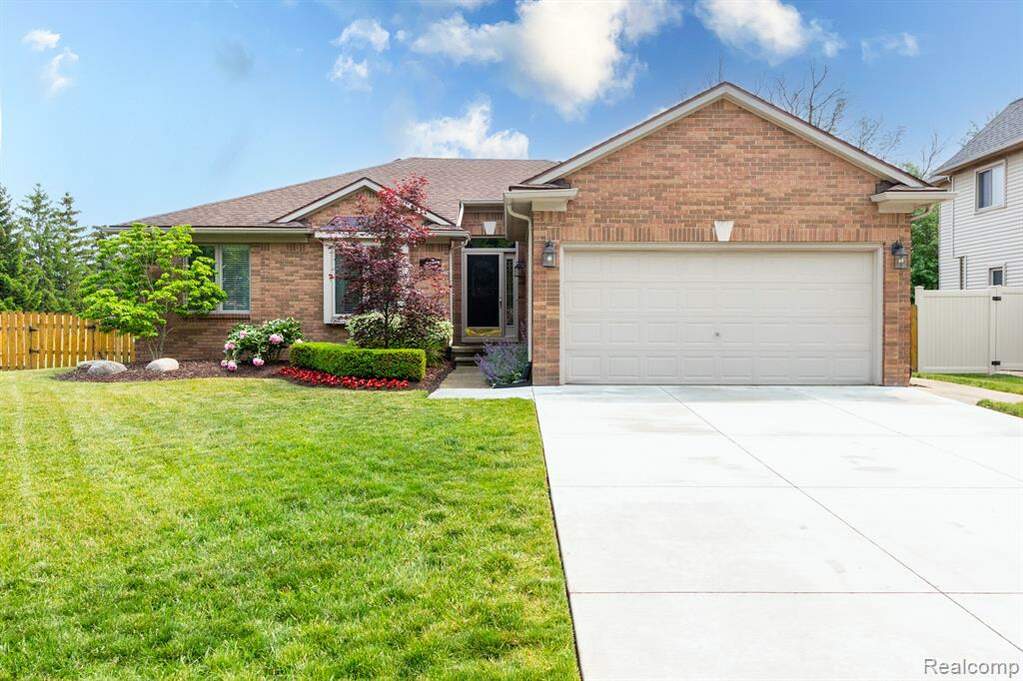 52657 Creekside Drive, Chesterfield Twp, MI 48047 MLS 20230046494