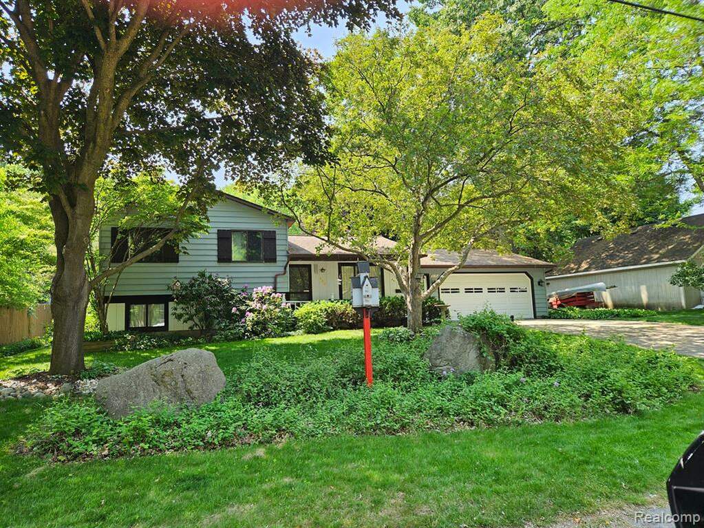 406 Wakeman Street, Fenton, MI 48430 MLS 20230047160 properties