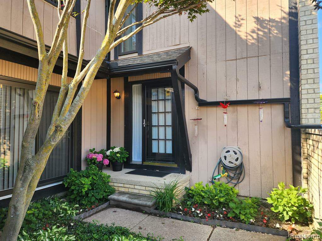 5116 Rock Run, West Bloomfield Twp, MI 48322 MLS 20230047813