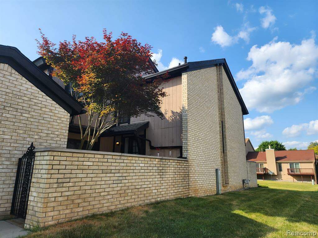 5116 Rock Run, West Bloomfield Twp, MI 48322 MLS 20230047813