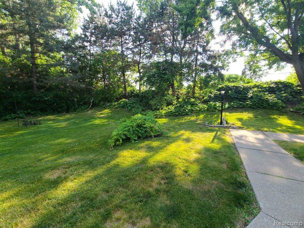 27132 Winchester Street, Brownstown Twp, MI 48183 MLS 20230047841