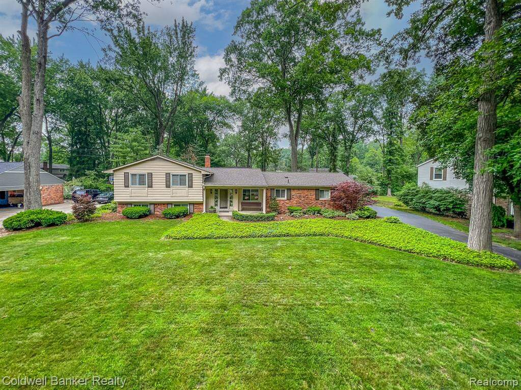 2458 Chelsea Drive, Troy, MI 48084 MLS 20230048061 properties