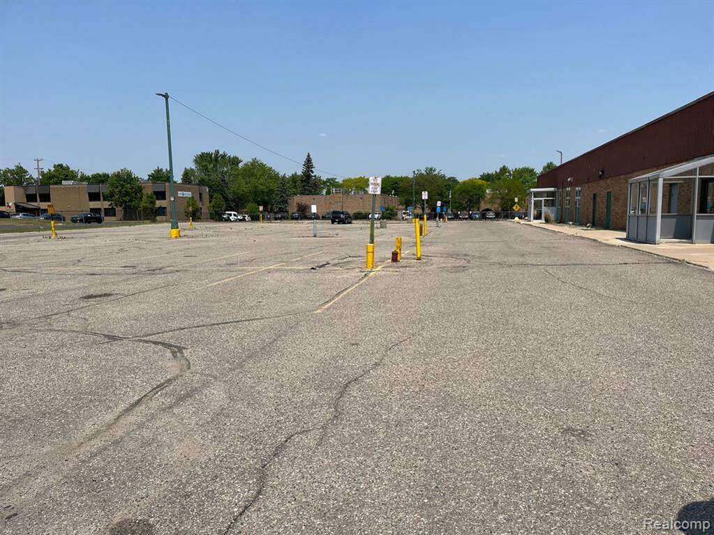 3600 S Dort Highway 46, Flint, MI 48507 MLS 20230048852