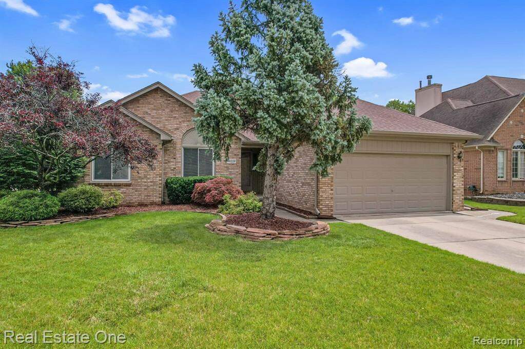 48228 Lincoln Drive, Twp, MI 48044 MLS 20230052483 properties REMI Christie's