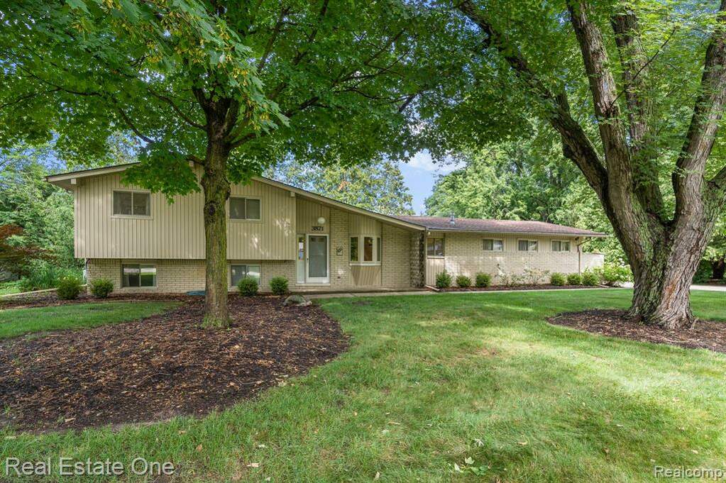 3871 Eastbourne Drive, Troy, MI 48084 MLS 20230057651 properties