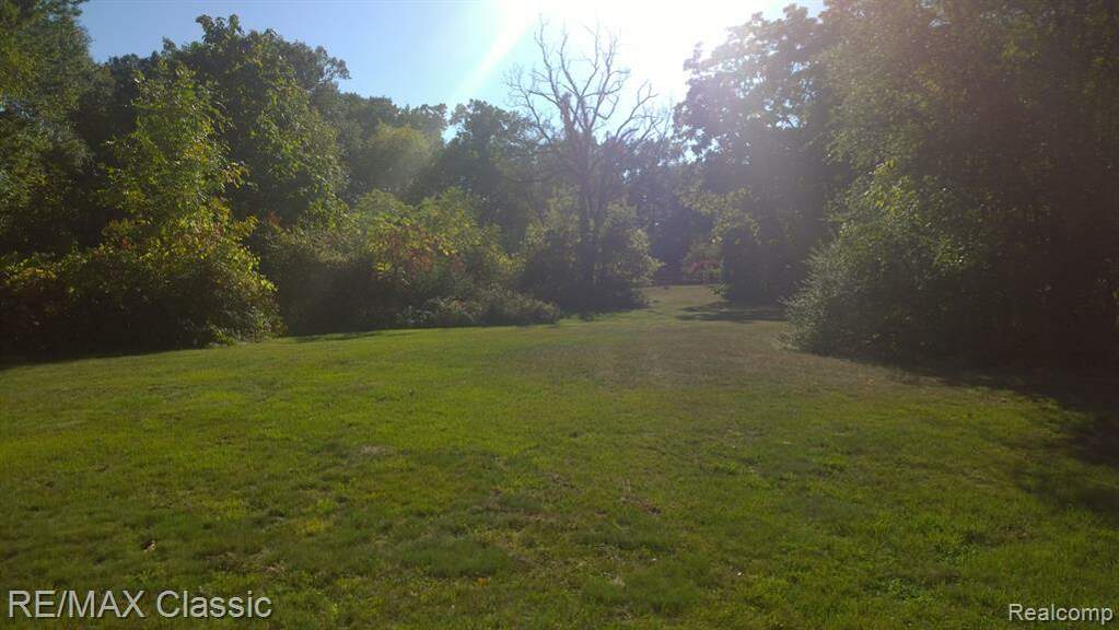 410 Decker Road, Walled Lake, MI 48390 MLS 20230063149 properties