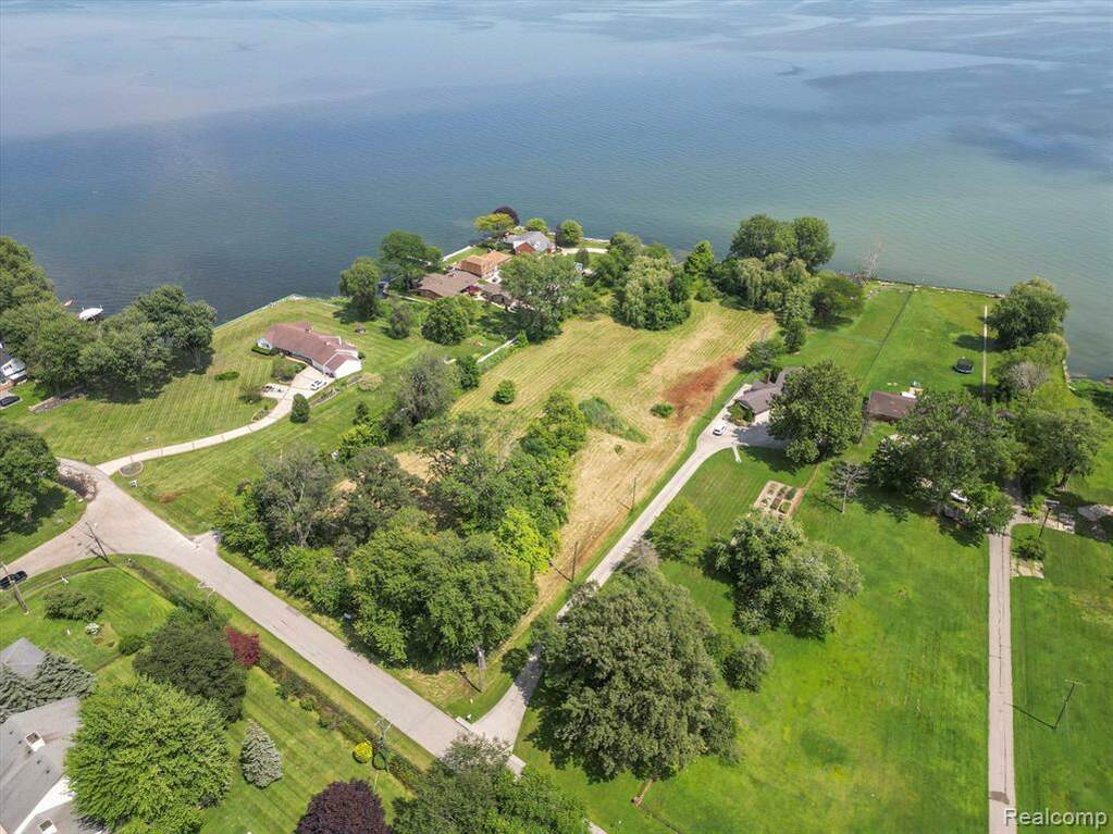 35160 Jefferson Avenue, Harrison Twp, MI 48045 MLS 20230063247