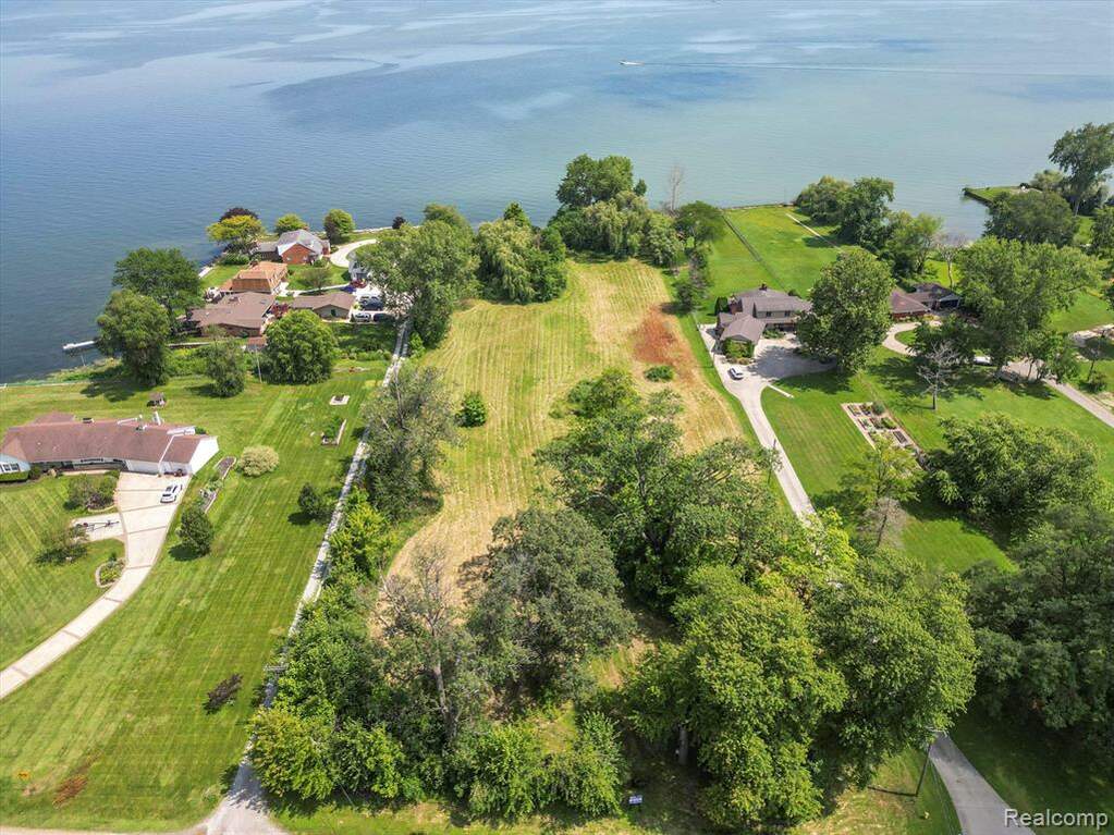 35160 Jefferson Avenue, Harrison Twp, MI 48045 MLS 20230063247