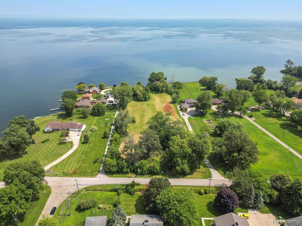 35160 Jefferson Avenue, Harrison Twp, MI 48045 MLS 20230063247