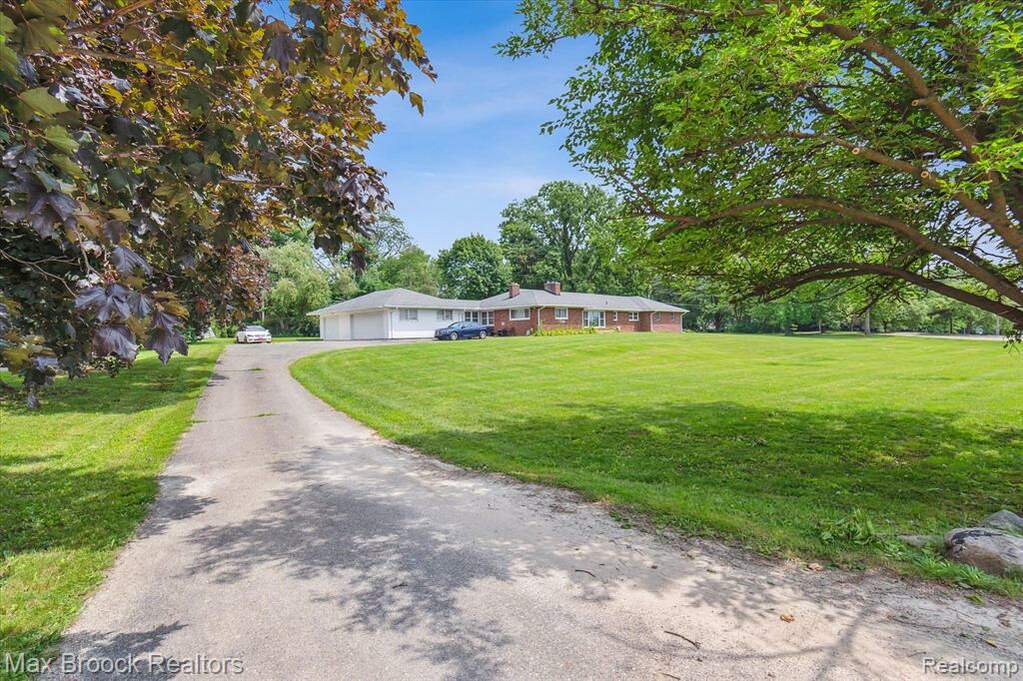 1705 Winthrop Road, Bloomfield Twp, MI 48302 MLS 20230064615