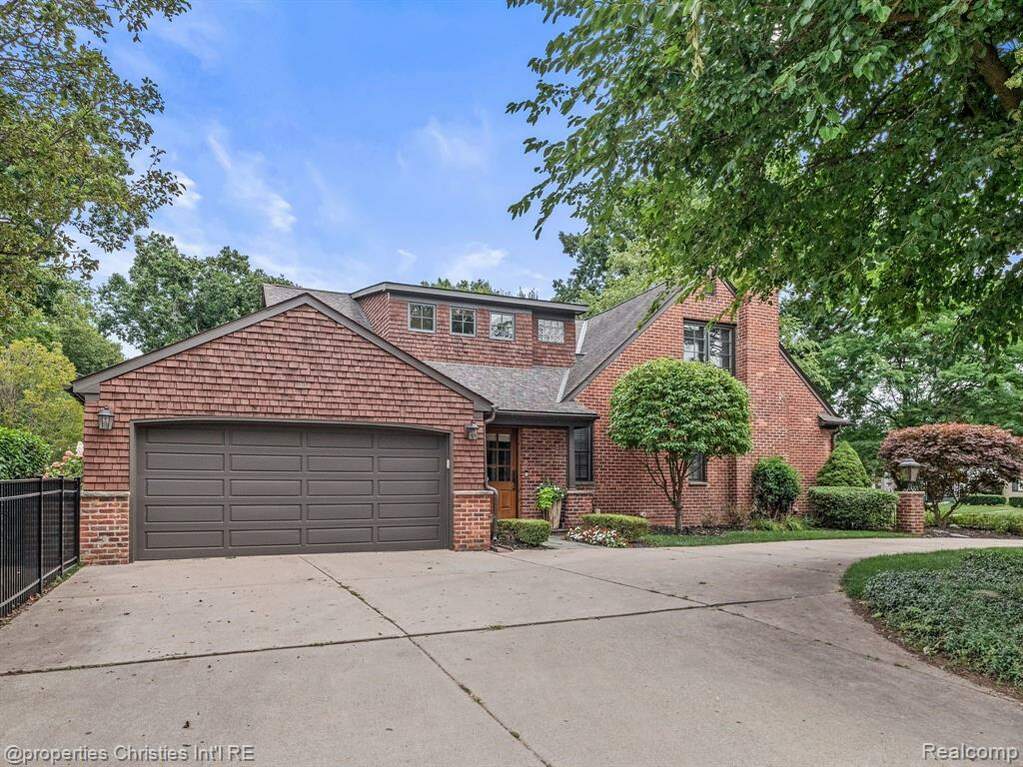 2298 W Lincoln Street, Birmingham, MI 48009 MLS 20230075518 properties SE Michigan