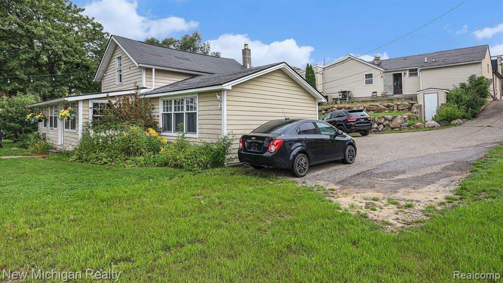 1970 S Ortonville Road, Brandon Twp, MI 48462 MLS 20230075574