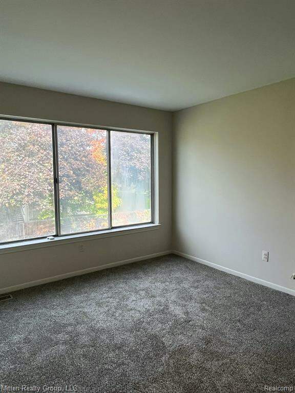 50352 Helfer Boulevard, Wixom, MI 48393 MLS 20230088468 properties