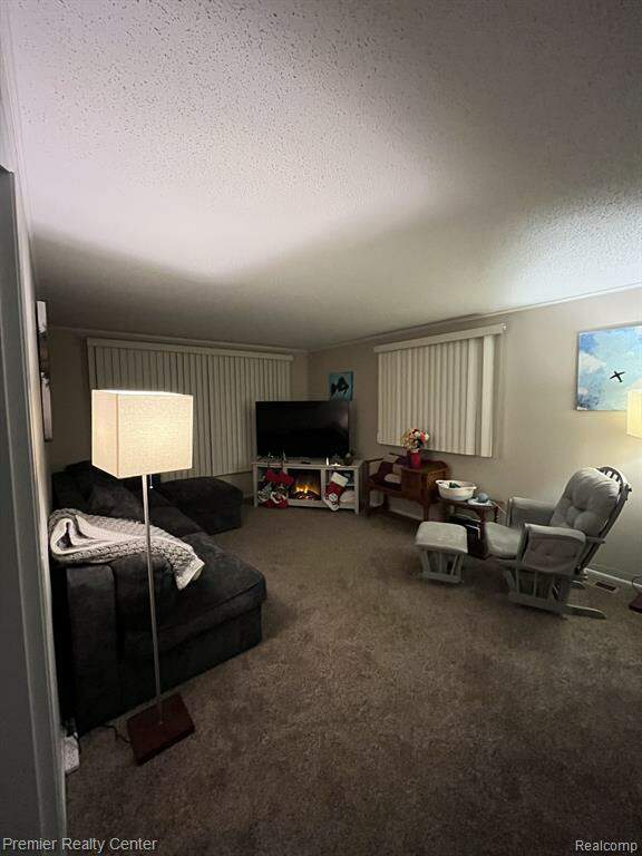 627 W Baker Road, Highland Twp, MI 48357 MLS 20230094792 properties