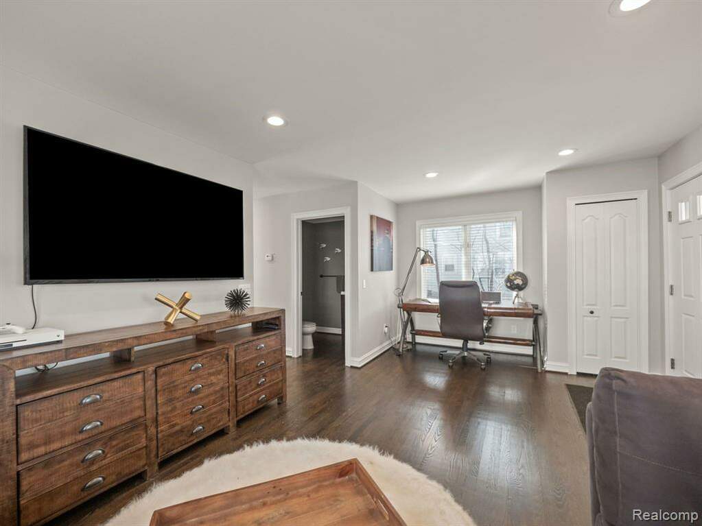 342 E Frank Street, Birmingham, MI 48009 MLS 20230097442 properties